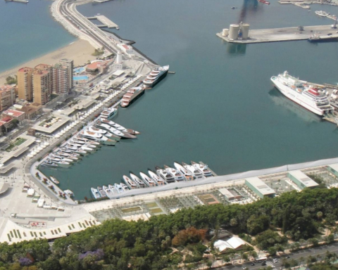 El megapuerto deportivo de Málaga ya ha iniciado su actividad 60