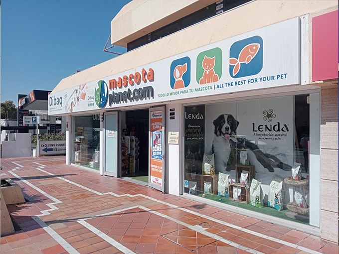 Mascota Planet Marbella: guía real del gigante local animal 2